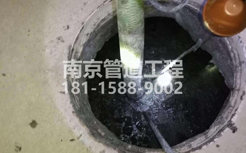 216南水新村清理化粪池