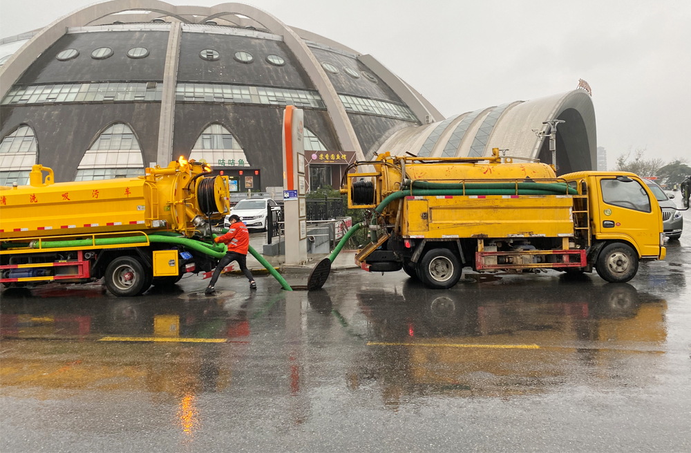 南水新村商场管道清淤