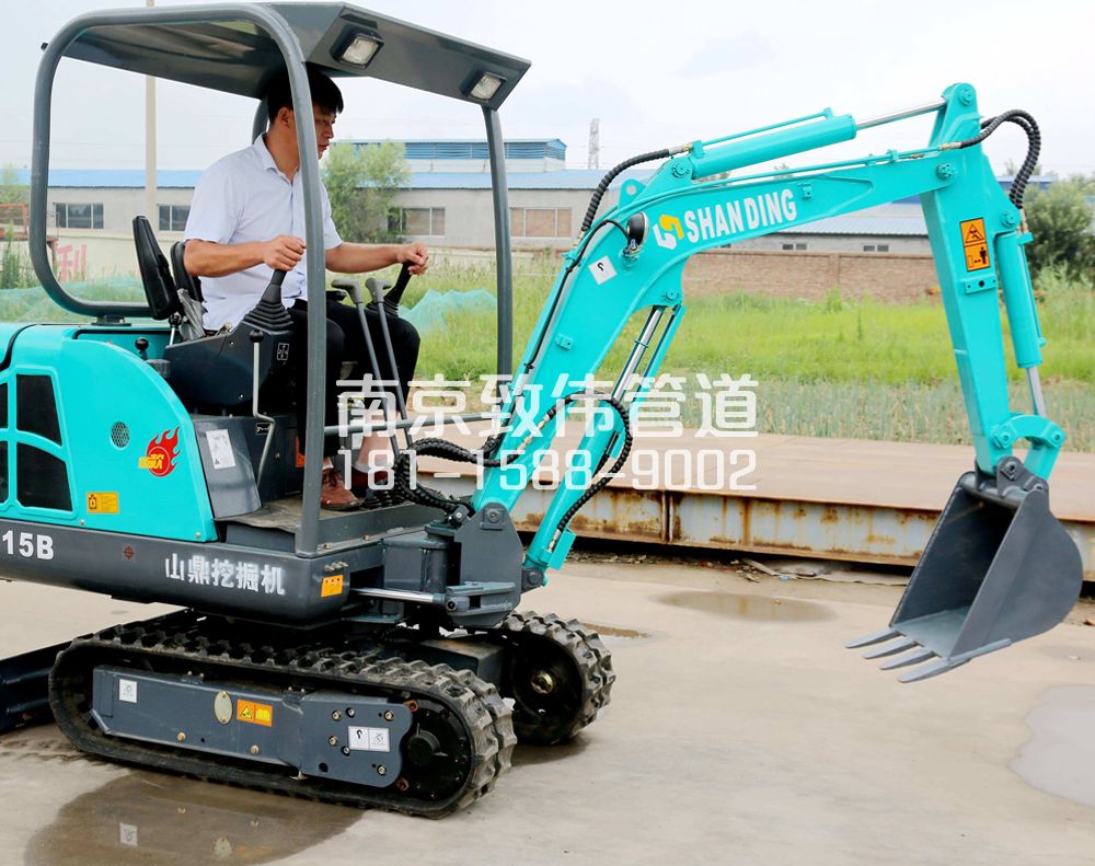 南水新村小型挖机